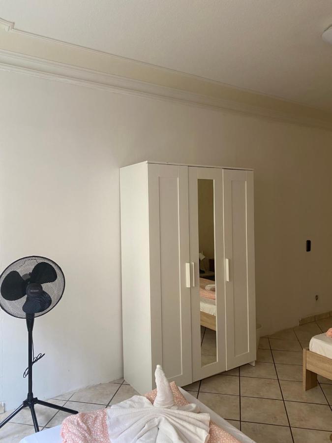 Central Shared Apartment, Friesenplatz Köln Exteriör bild